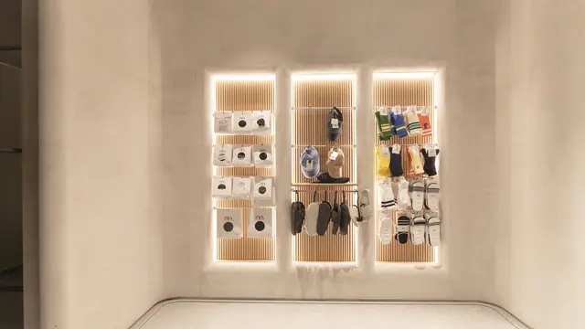 Lit display niches