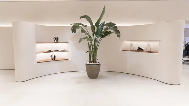 Round display wall with built-in shelves